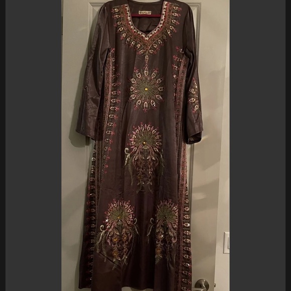 Purple Long Sleeve Modest Kaftan Dress With Pink Threading & Rhinestones Size M - Picture 1 of 5